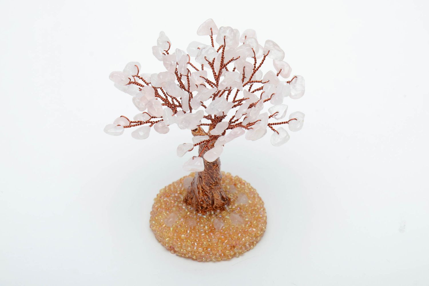 Миниатюрное дерево с натуральными камнями розовым кварцем фото 3
