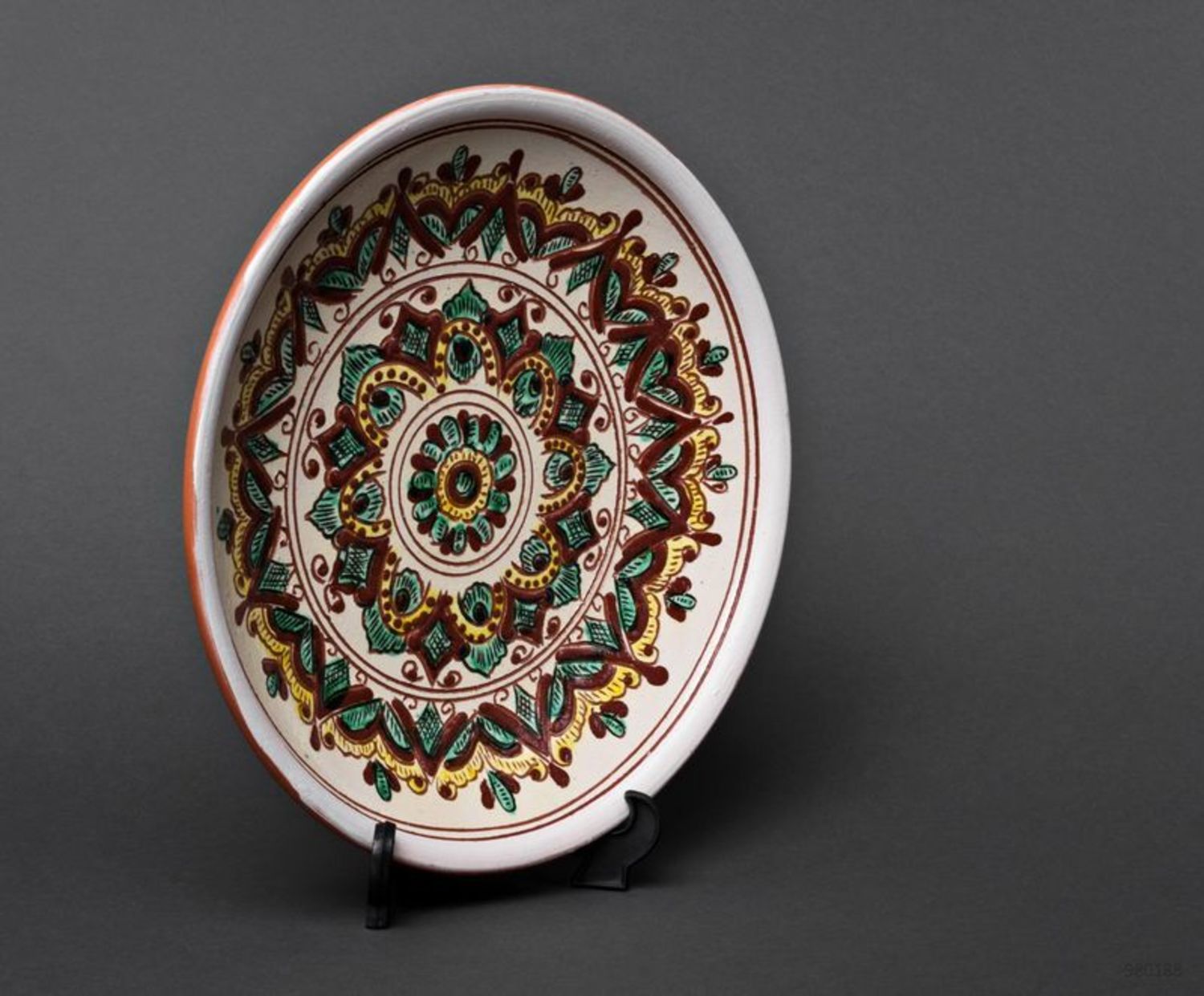 Decorative ceramic plate with pattern photo 2