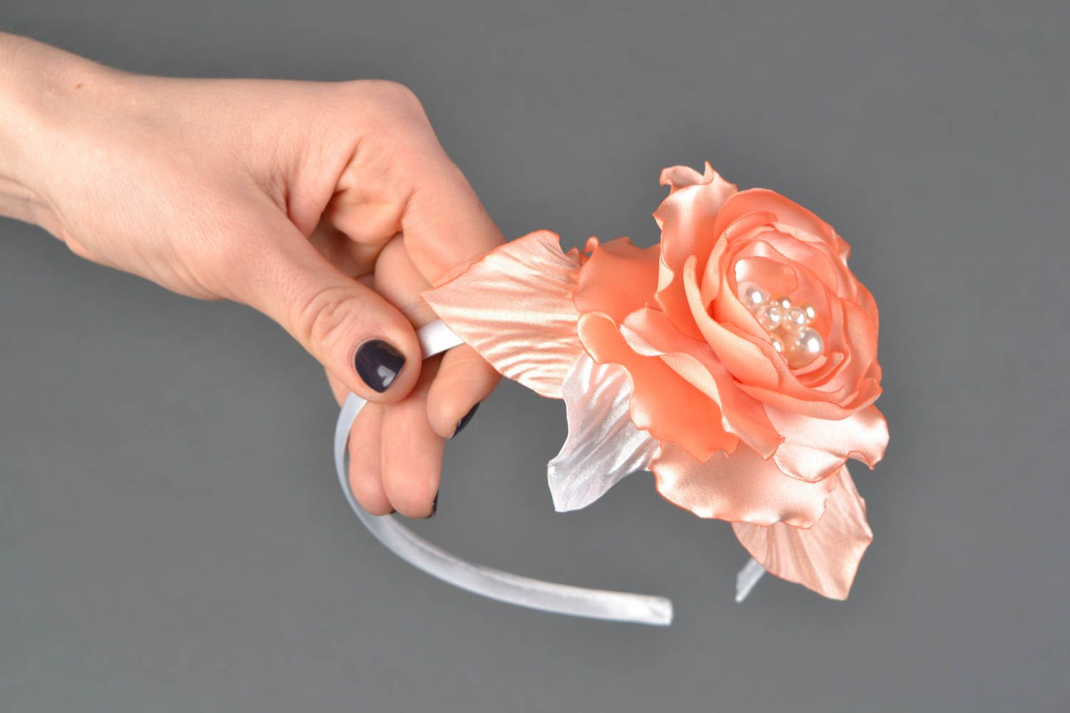 Serre-tête à cheveux en fleur artificielle de satin fait main pêche pour femme photo 1