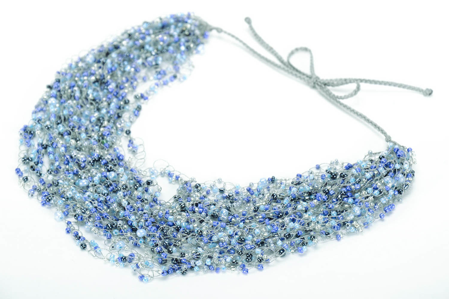 Collier bleu en perles de rocaille Provence photo 4