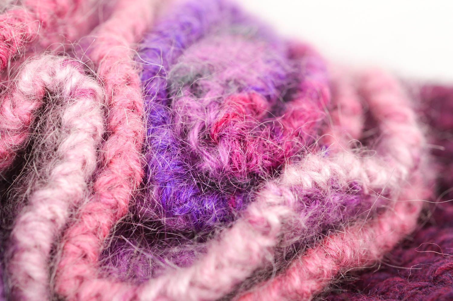 Bonnet tricot fait main Chapeau au crochet tons violets d'hiver Vêtement femme photo 4