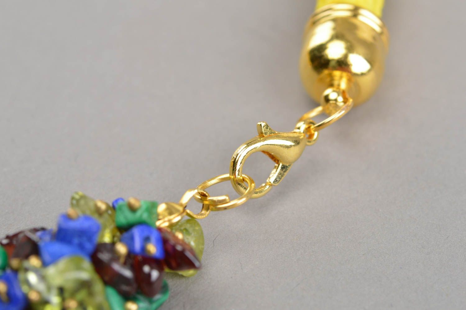 Schönes elegantes feines handgemachtes Collier aus Naturstein foto 4