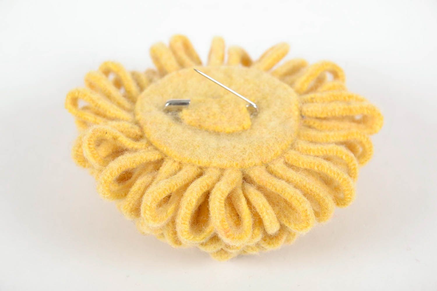 Broche originale en laine Chrysanthème jaune faite main photo 4