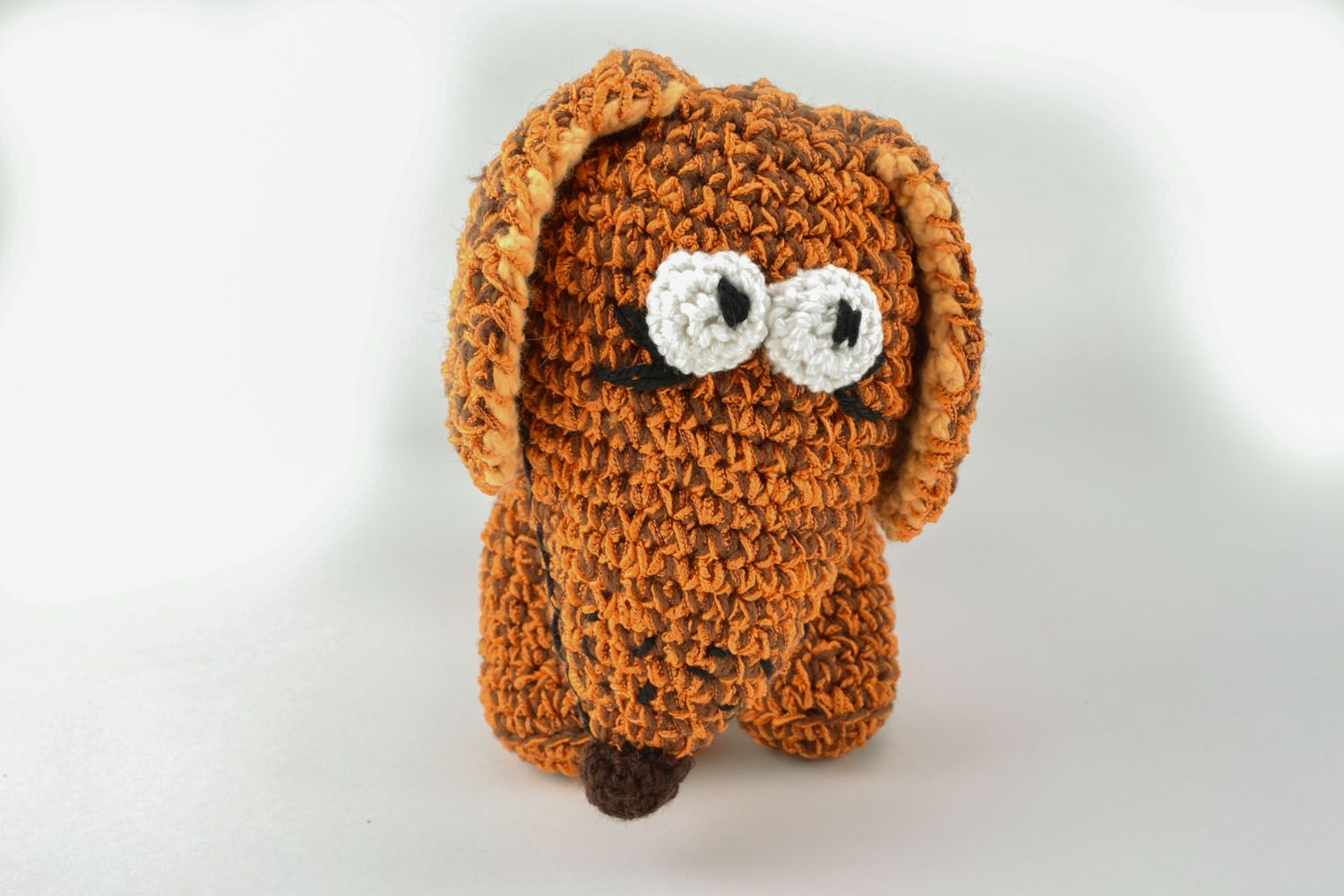 Brinquedo de malha tricotado com gancho Basset hound foto 2