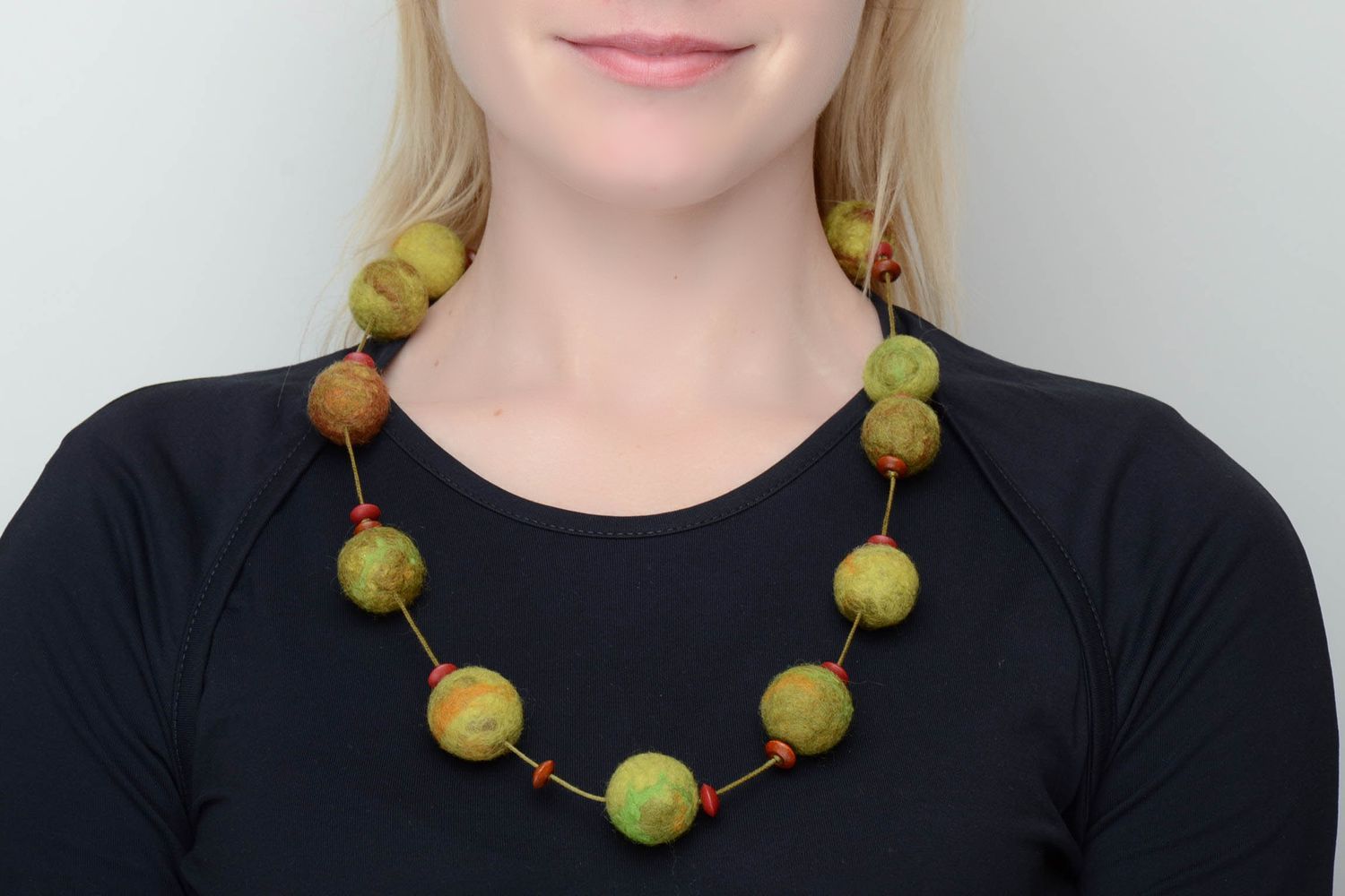 Felted wool bead necklace photo 5