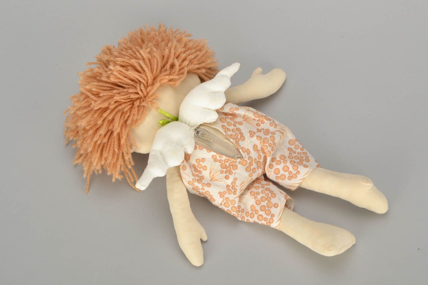 Boneca abraço feita de tecido natural e preenchida com hollowfiber Anjo sonolento foto 4