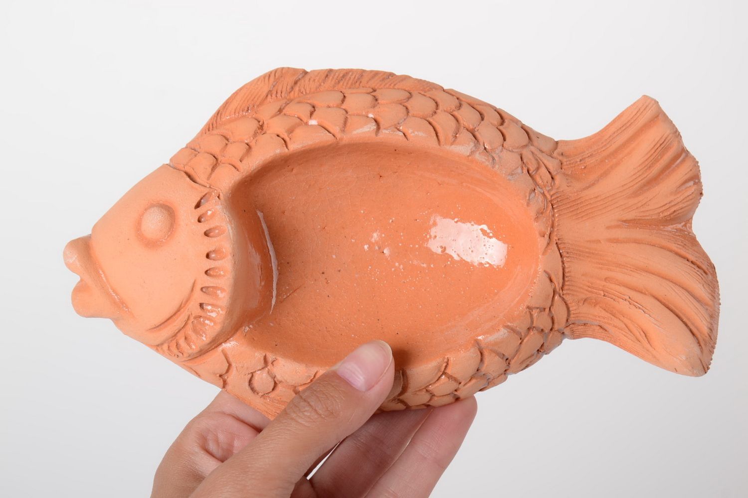 Керамическая подставка для мелочей в форме рыбки ручной лепки из гончарной глины фото 5