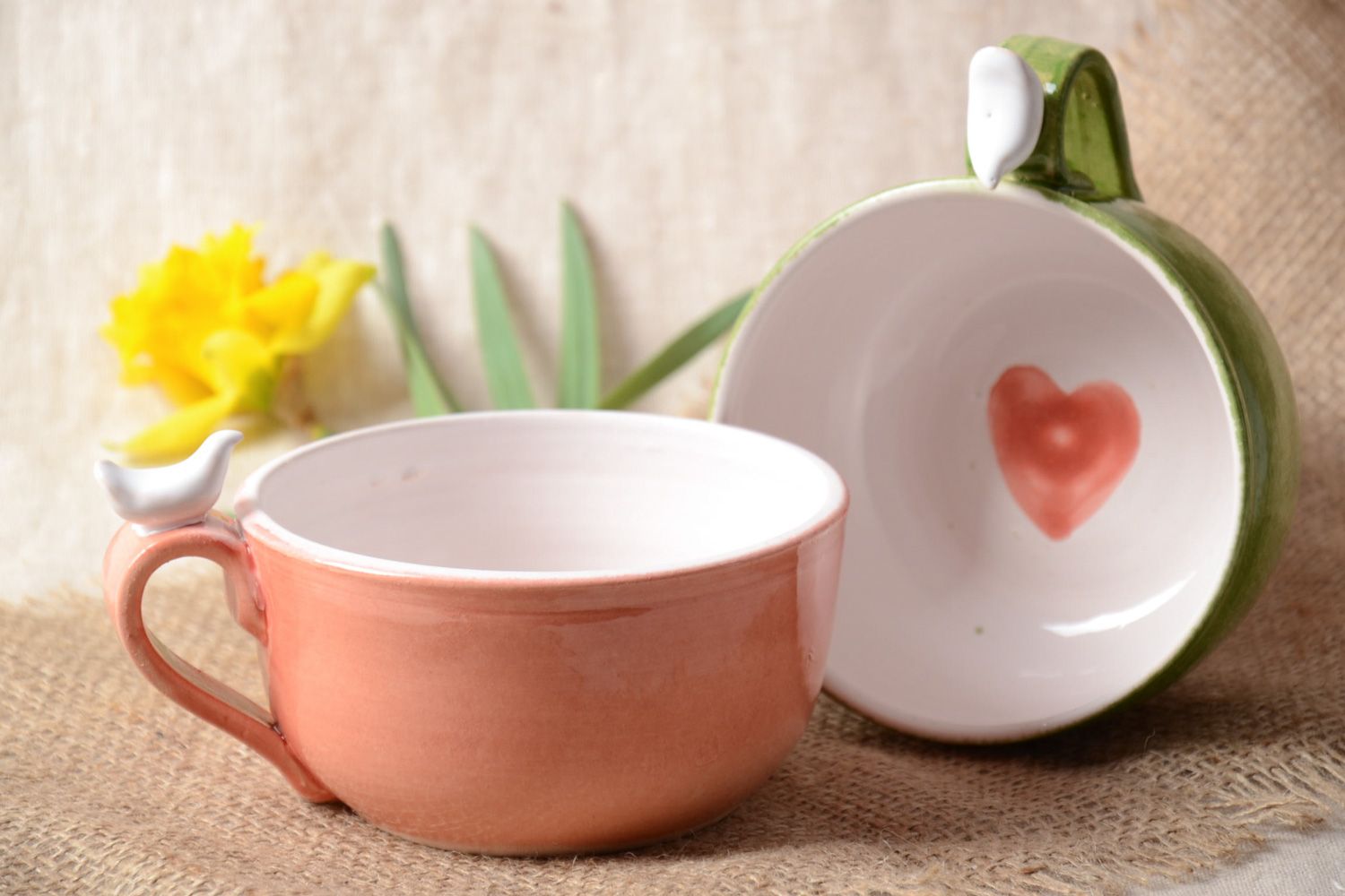 Tasses à thé céramiques faites main 2 pièces originales verte et rose peintes photo 1
