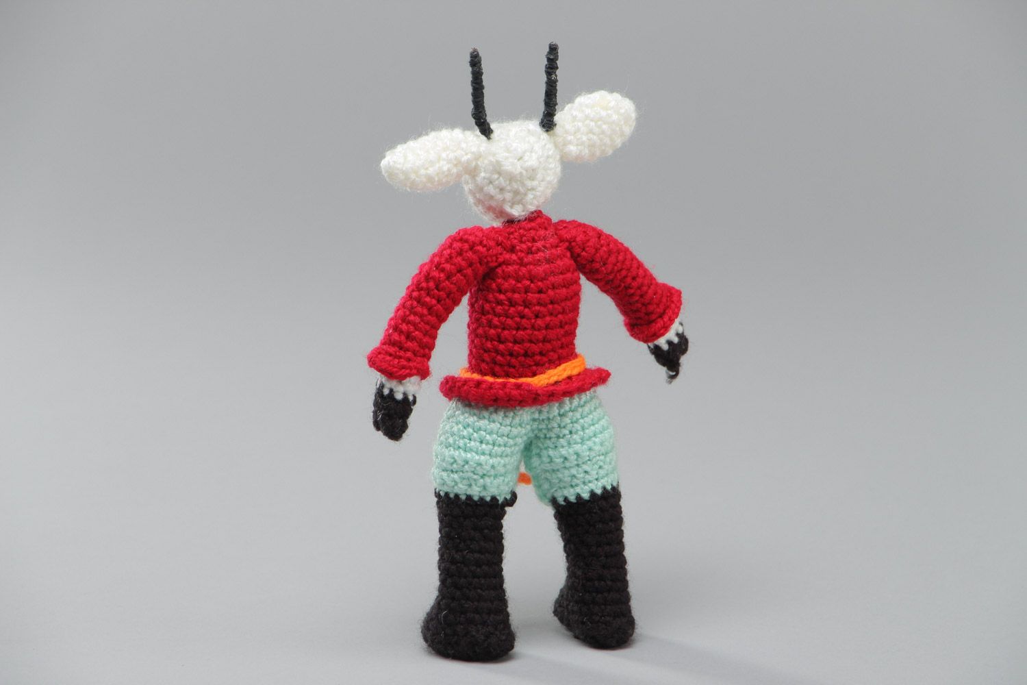Poupée tricotée en acrylique au crochet faite main originale pour enfant Bouc photo 4