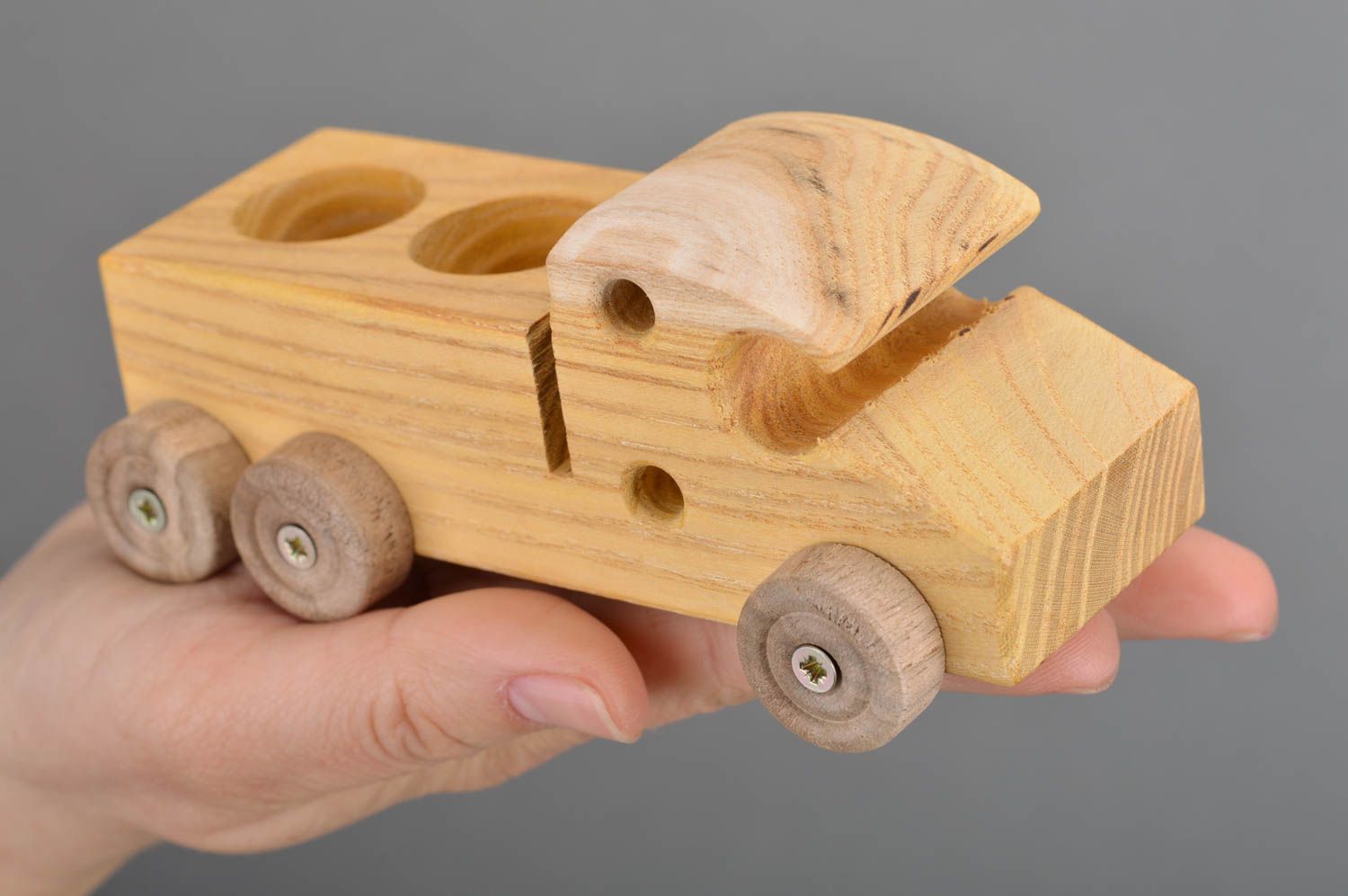 Coche de madera camión juguete hecho a mano ecológico original para niños foto 3
