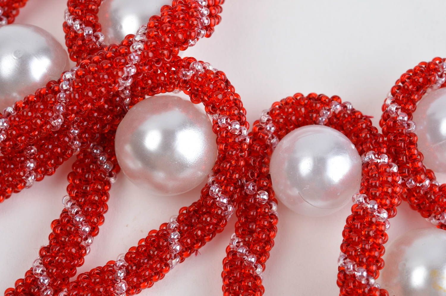 Collana di perline fatta a mano originale di moda bigiotteria rosso con bianco foto 5
