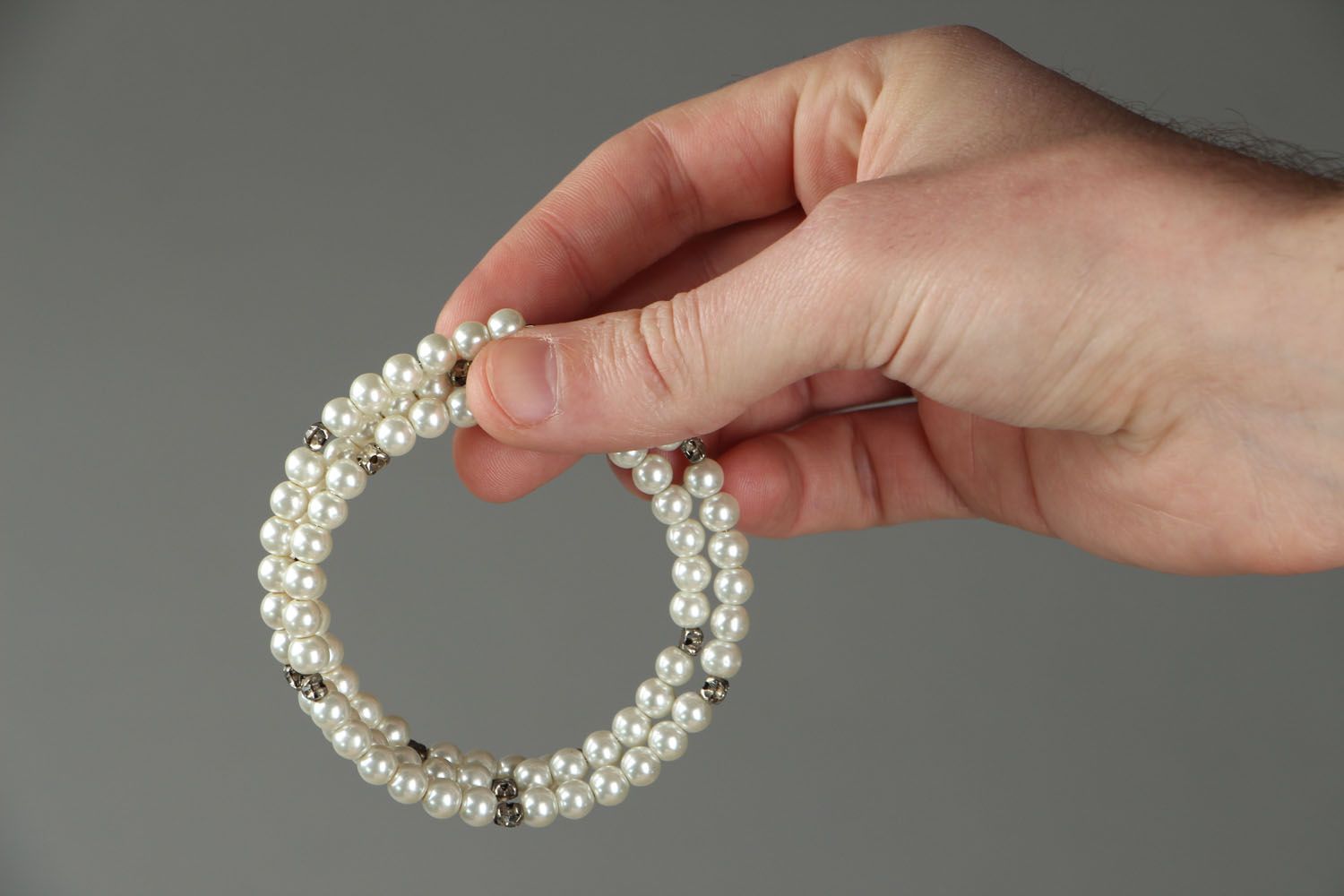 Bracelet made of artificial pearls photo 3