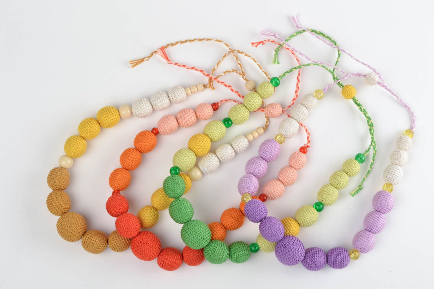 Колье из обвязанных нитками бусин набор из 4 изделий разноцветные ручная работа фото 3