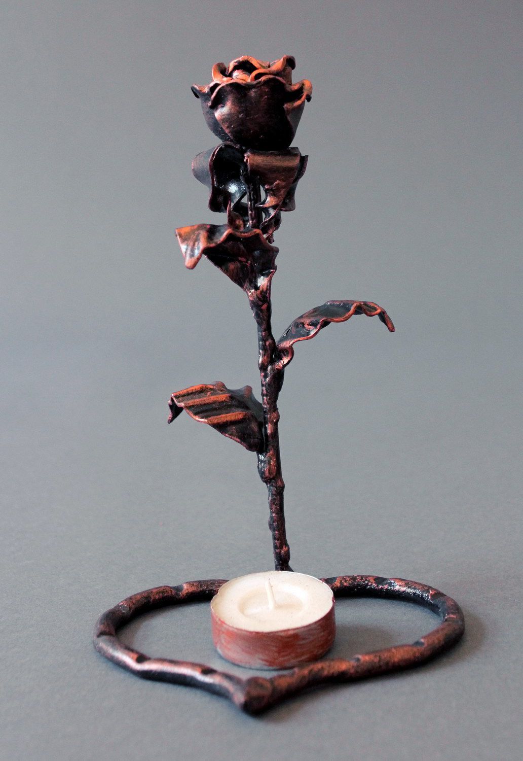 Geschmiedeter Kerzenhalter aus Metall Rose mit Herzen foto 2