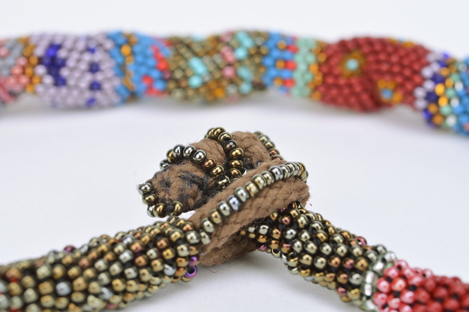 Collier crocheté en perles de rocailles multicolore fait main de style ethnique photo 5