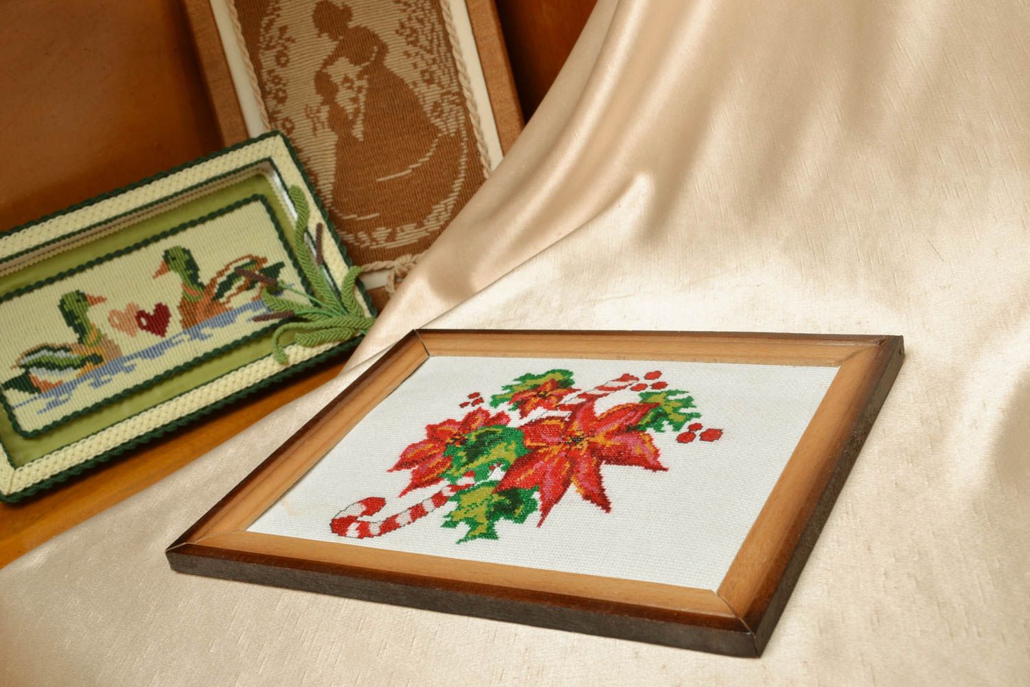 Embroidered picture photo 5