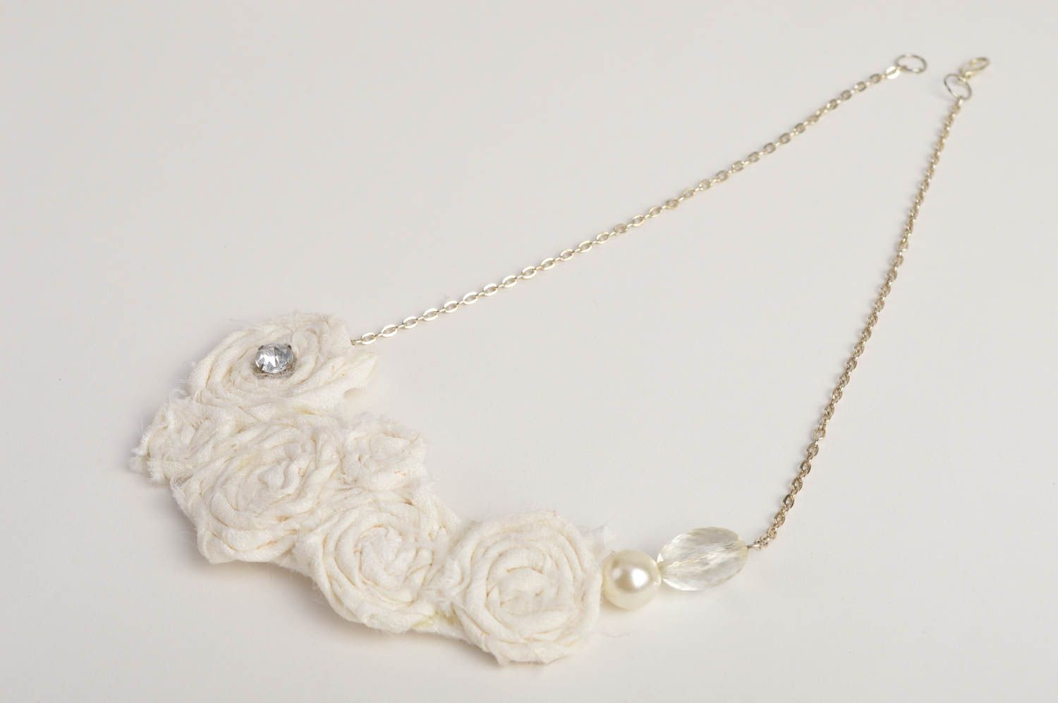 Collier textile Bijou fait main design blanc Accessoire femme perles fantaisie photo 2