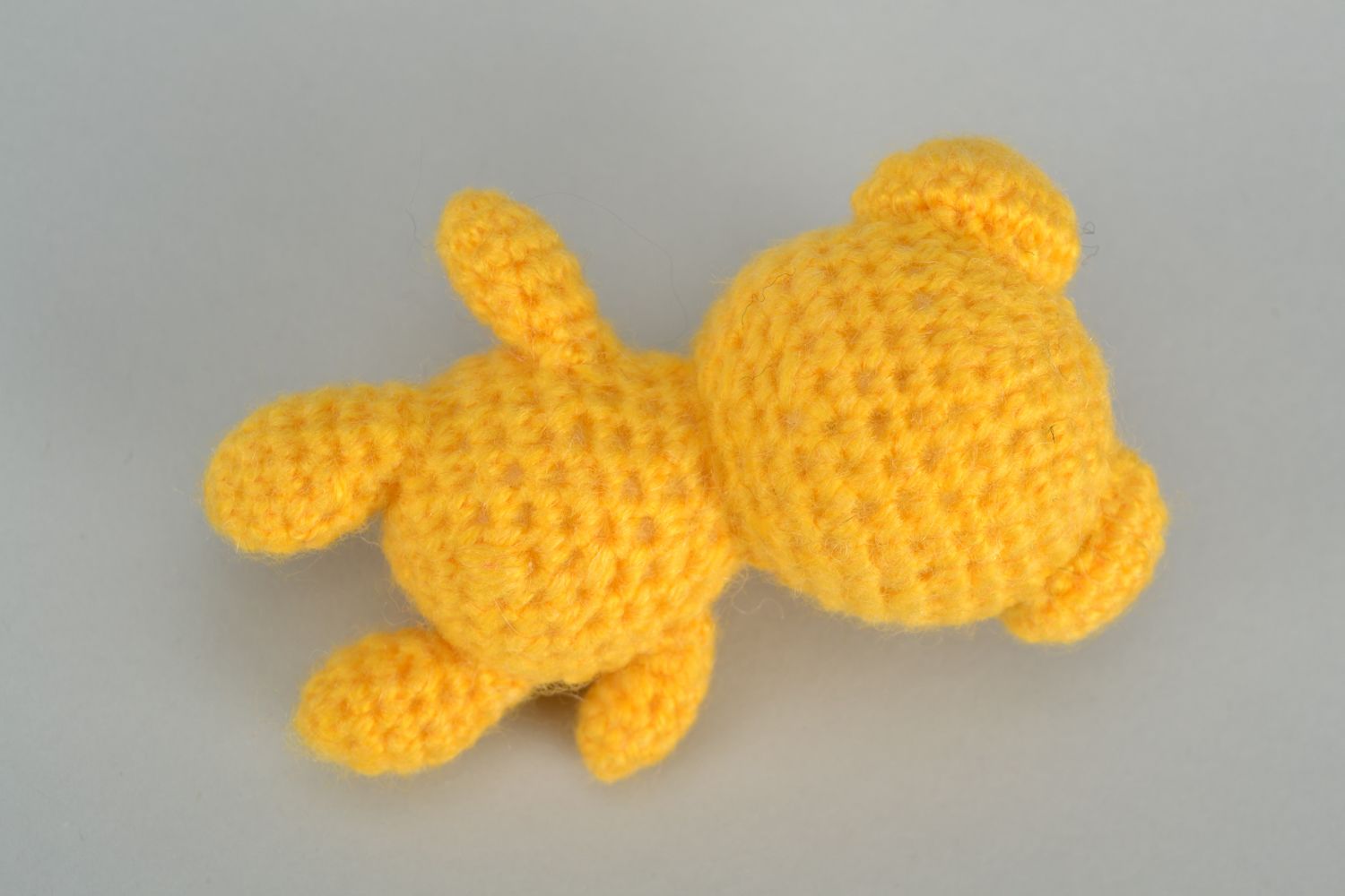 Мягкая вязаная игрушка ручной работы Желтый мишка фото 4