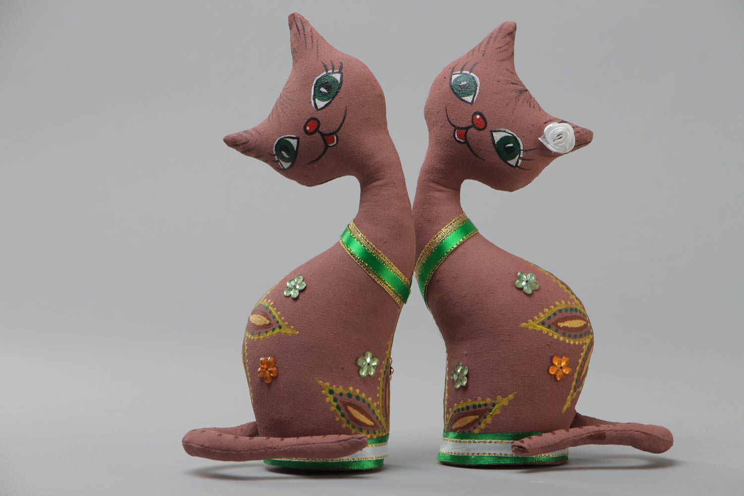 Игрушки для интерьера в виде двух котов коричневые расписные ручная работа фото 2