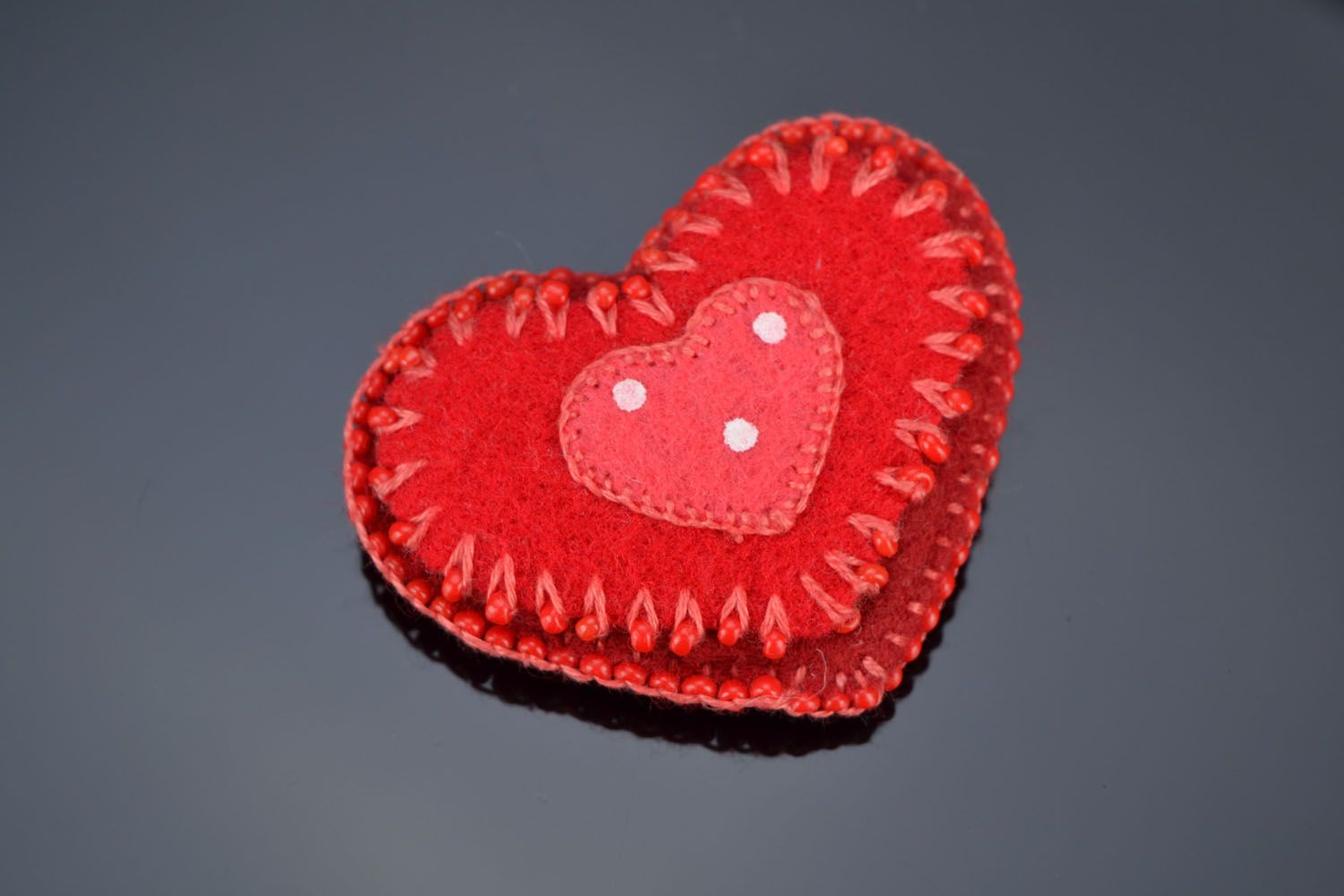 Felt brooch in the form of heart photo 1