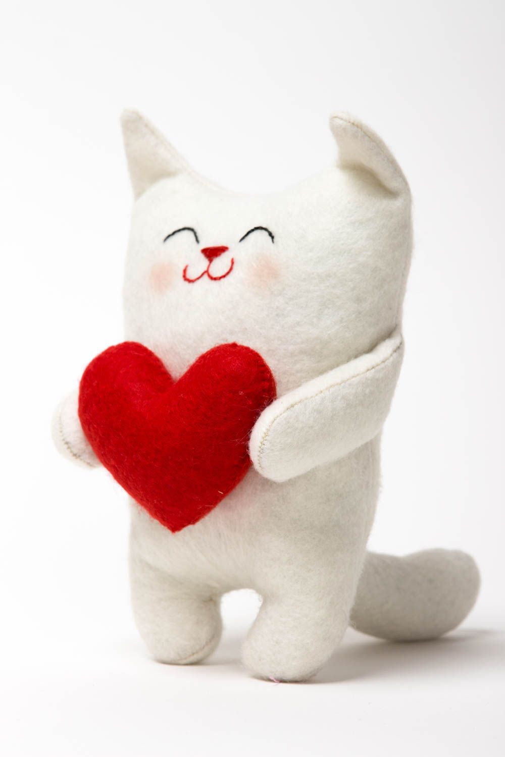Peluche chat avec coeur rouge Jouet fait main en feutre Cadeau original photo 2