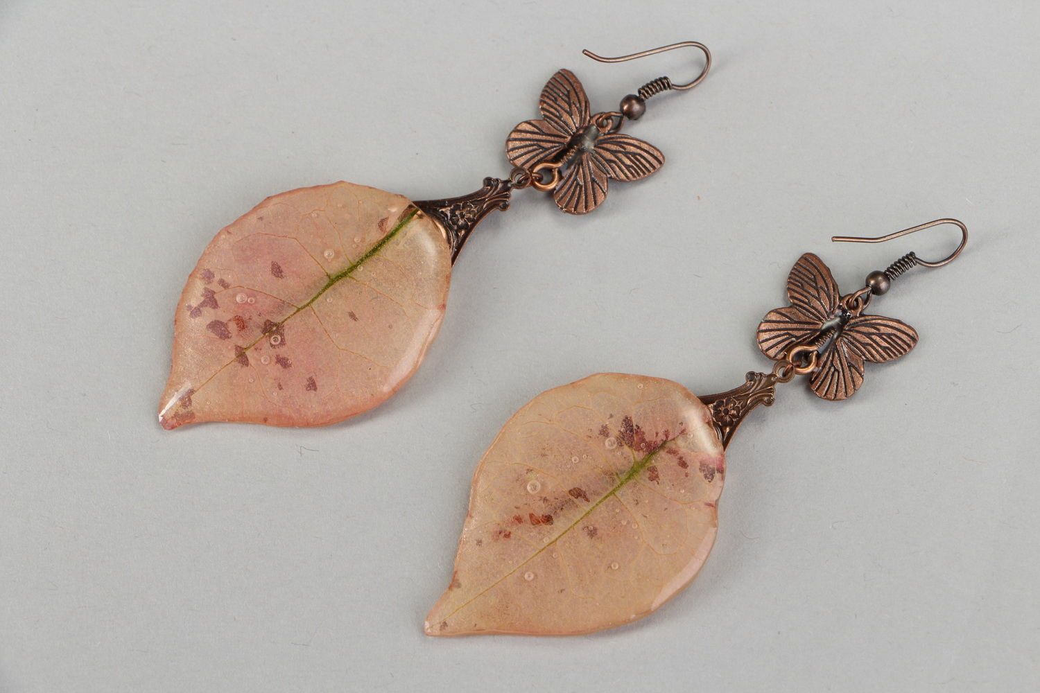 Long earrings made ​​of copper and epoxy resin with natural leaf photo 2