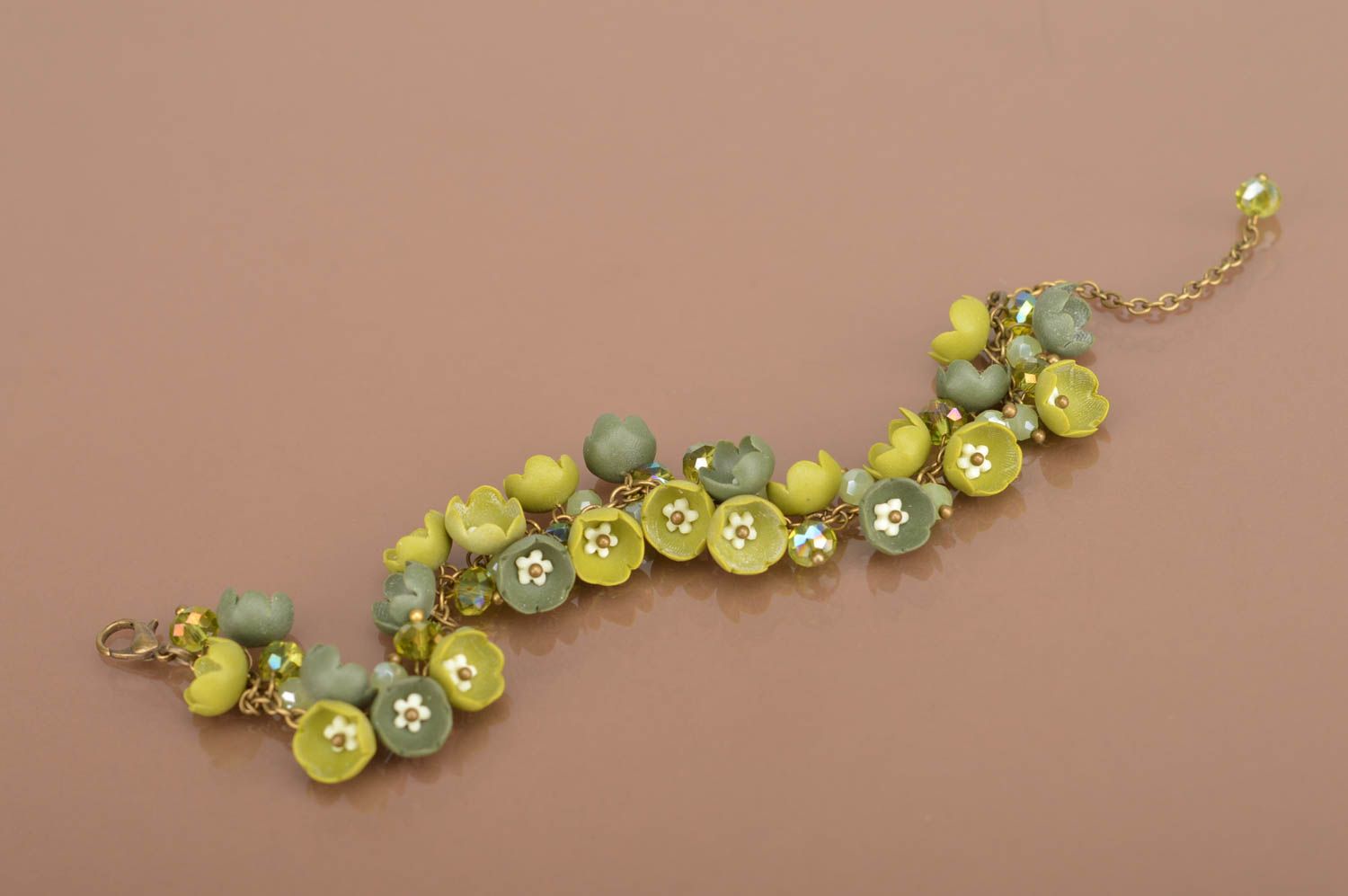 Зеленый браслет из полимерной глины с цветами ручной работы красивый женский фото 3