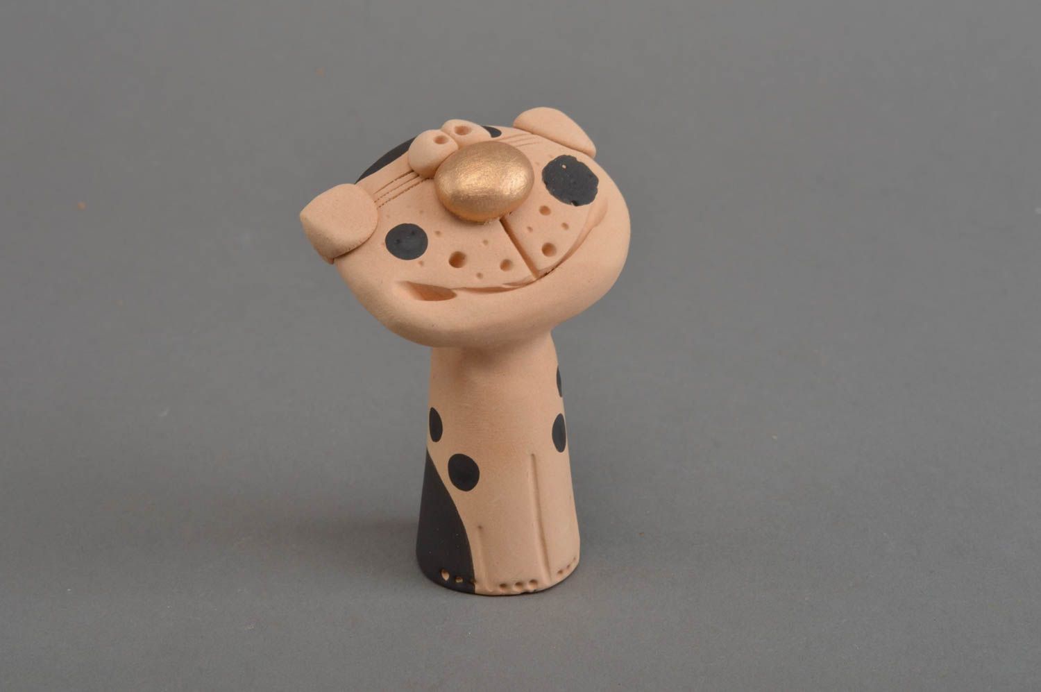 Kleine braune handgemachte keramische Statuette Katze aus Ton für Interieur foto 4