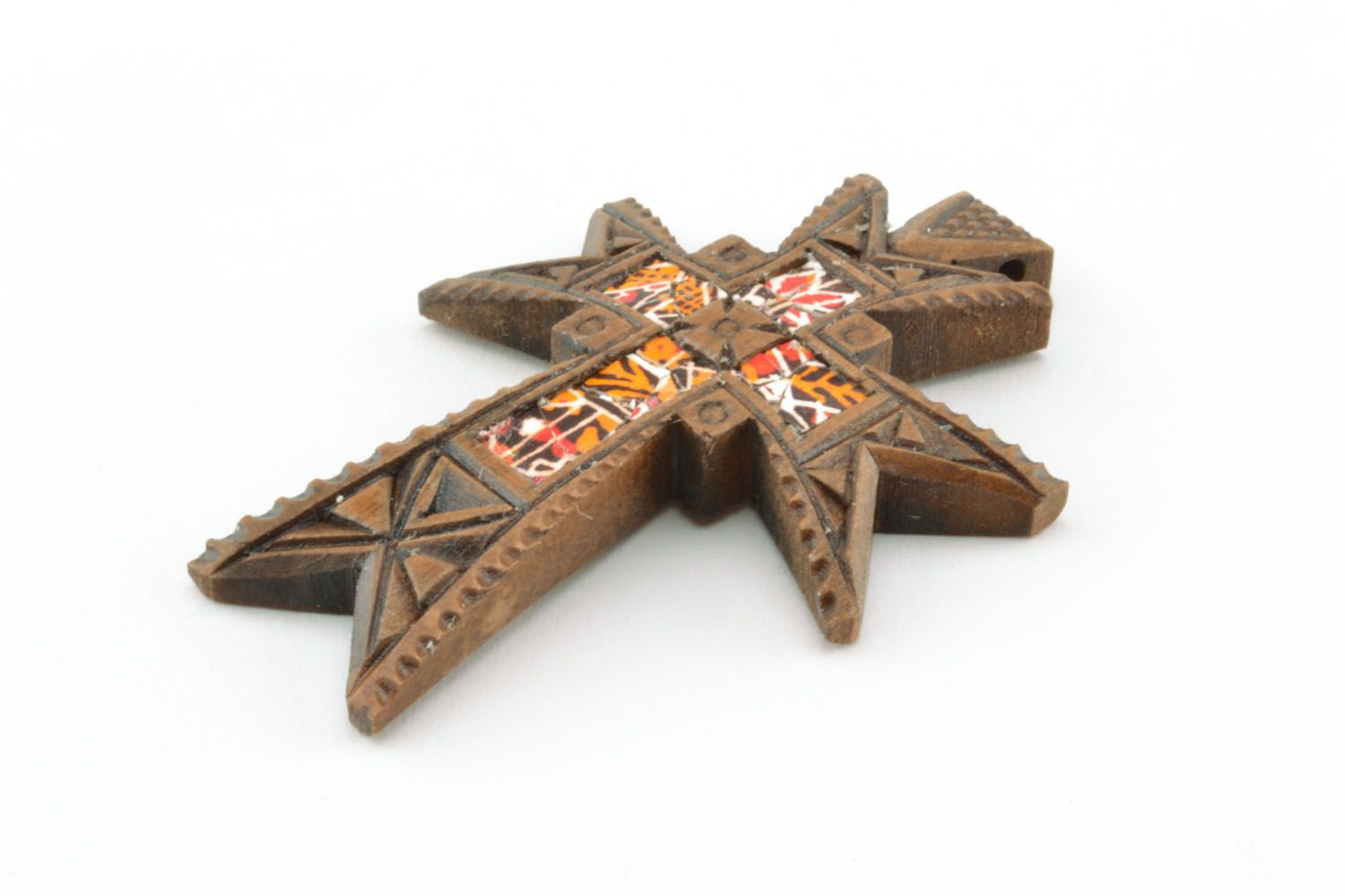 Pendentif croix en bois décorée fait main photo 3