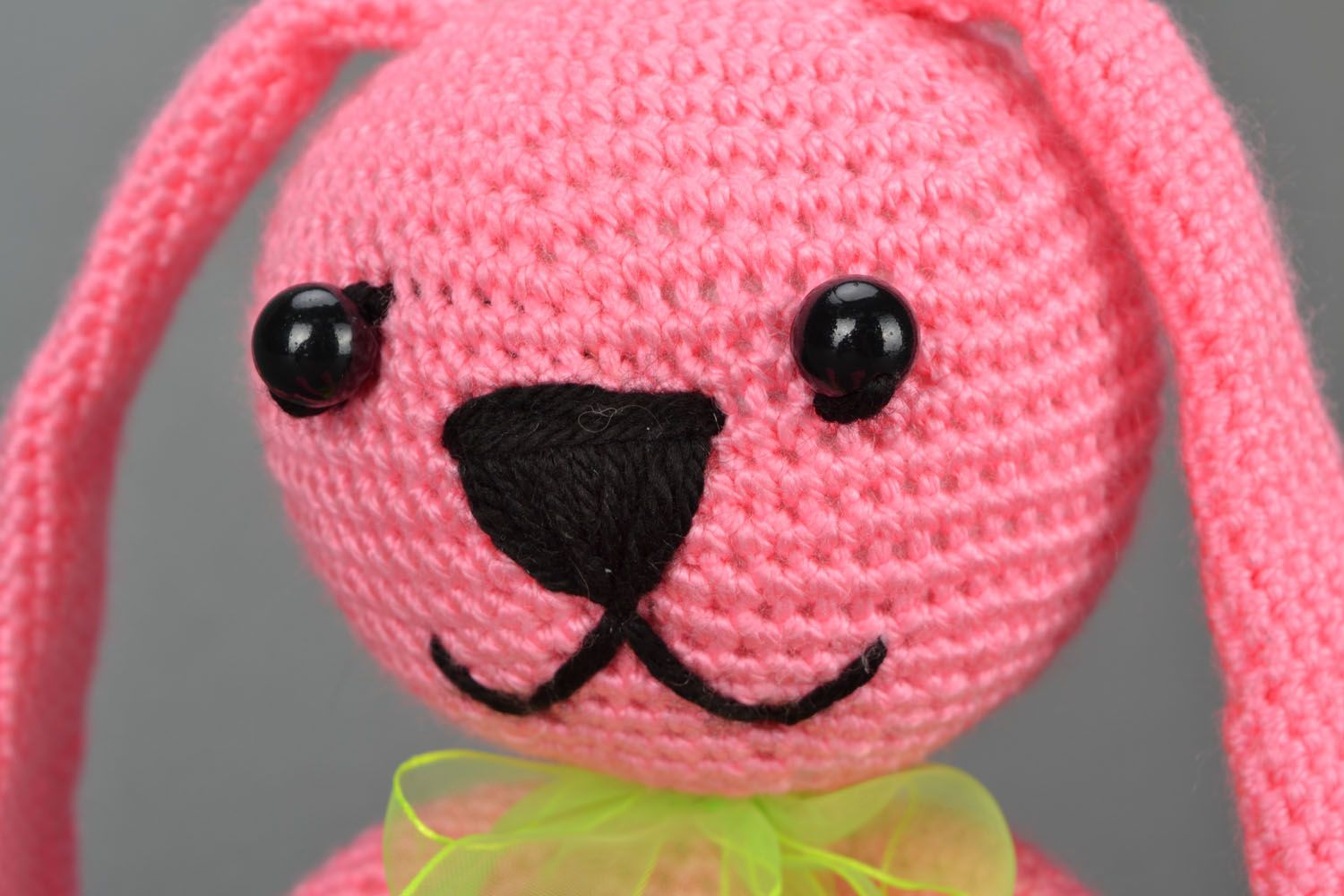 Jouet tricot au crochet Lièvre rose photo 3