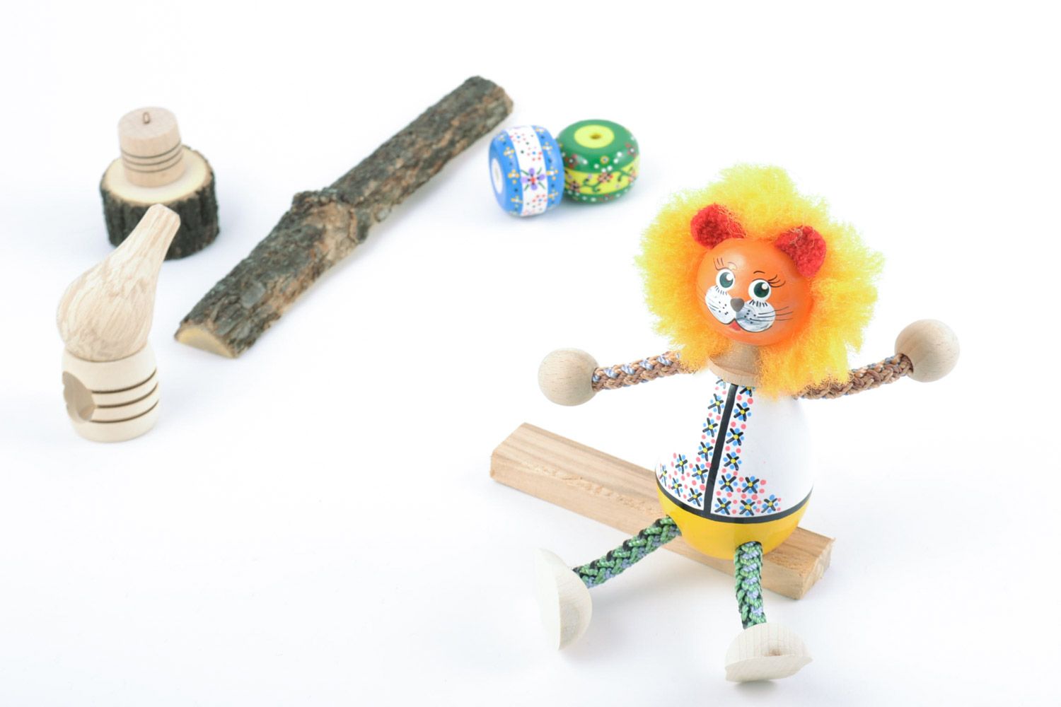 Joli jouet artisanal en bois fait main Lion avec crinière éclatante pour enfant photo 1
