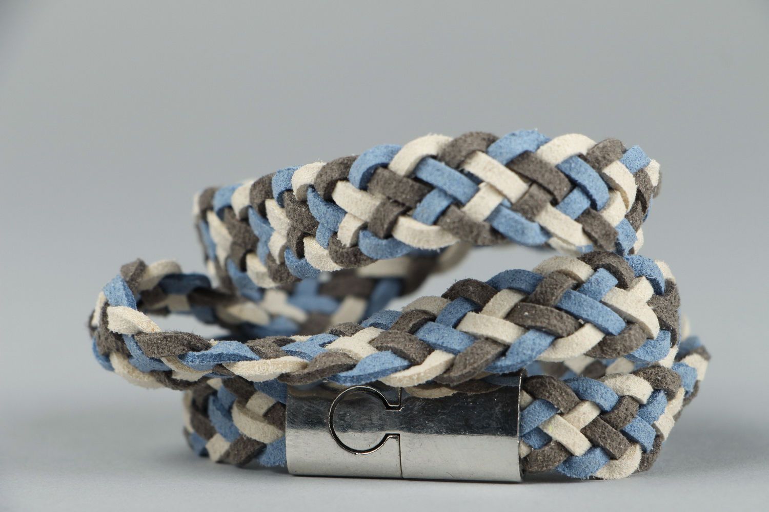 Braided bracelet made of suede photo 3