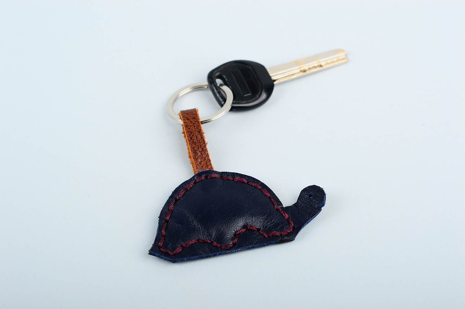 Beautiful handmade leather keychain cool keyrings handmade gifts leather goods photo 1