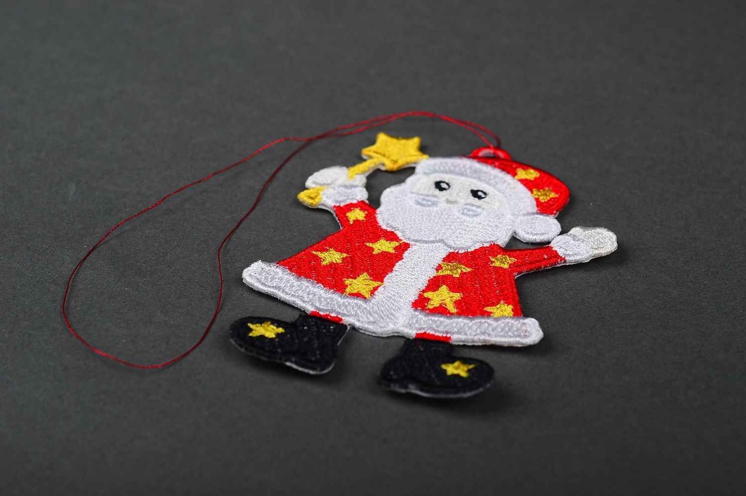 Елочная игрушка Санта ручной работы декоративная подвеска предмет декора фото 4