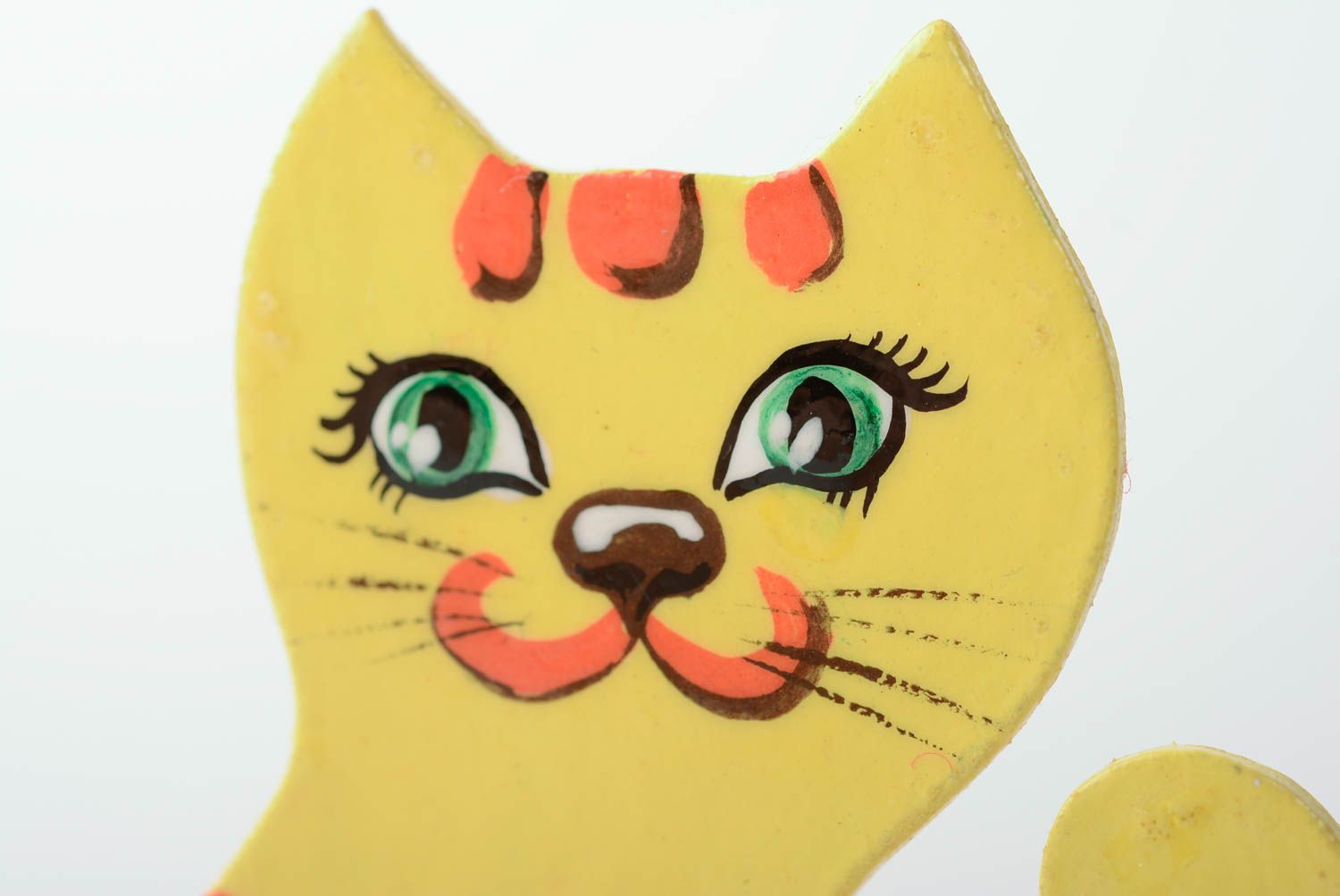 Bemalter handmade Magnet für Kühlschrank aus MDF in Form von netter Katze  foto 2