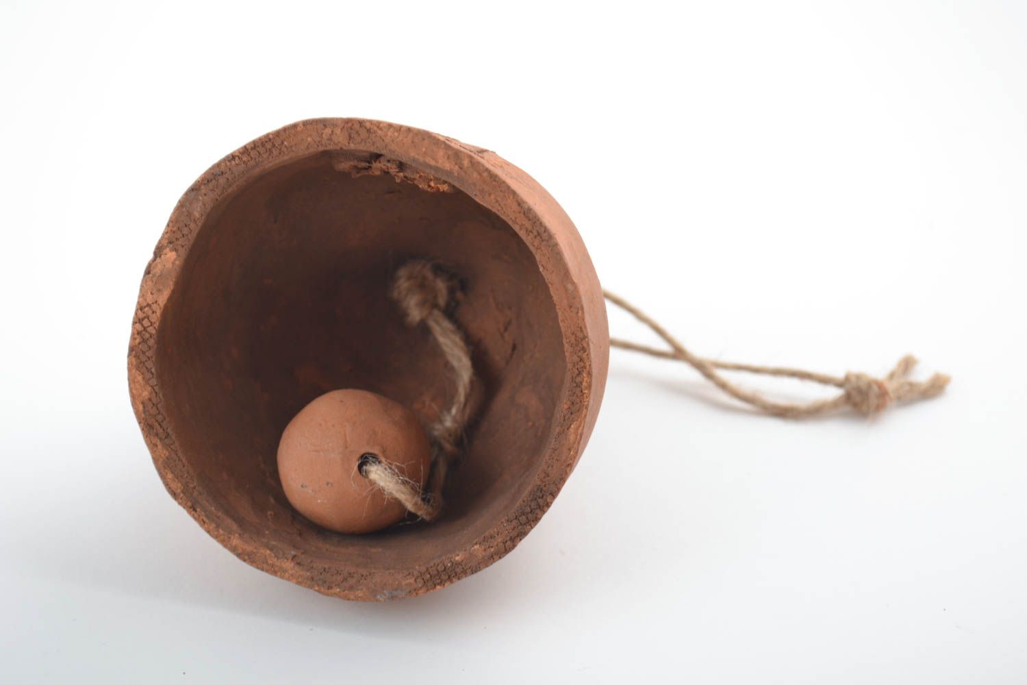 Керамический колокольчик домик сувенир ручной работы фигурка из глины  фото 4
