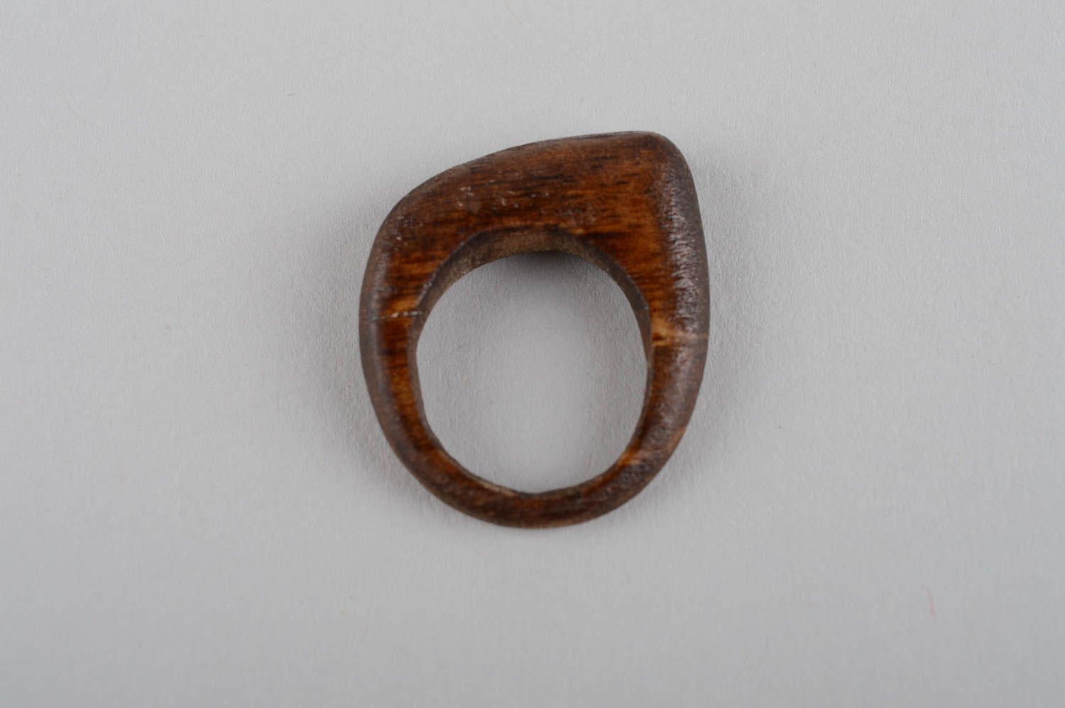 Дизайнерское украшение хенд мейд изделие из дерева темное кольцо из дерева фото 7
