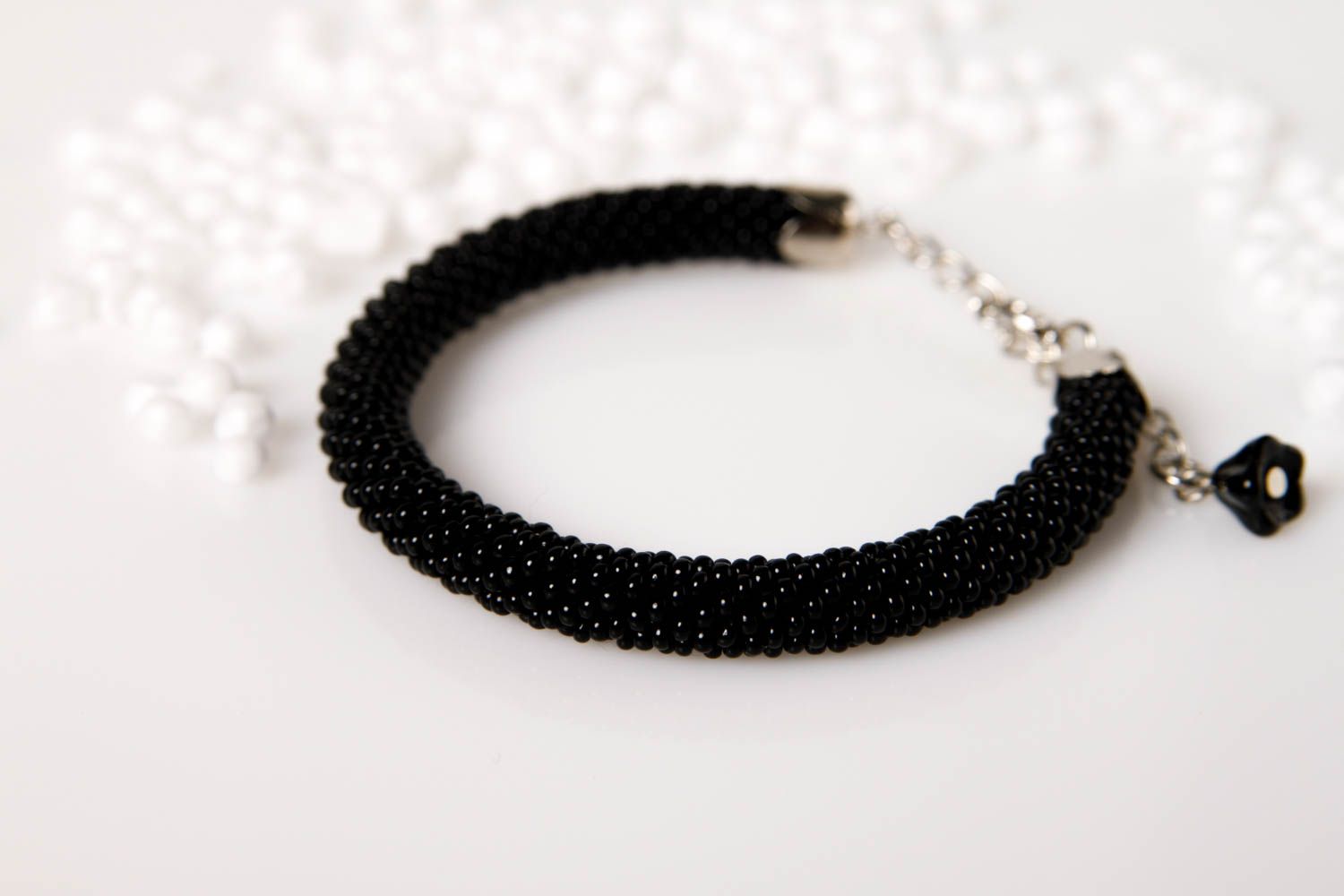 Bracelet perles rocaille Bijou fait main noir cadeau Accessoire femme design photo 1