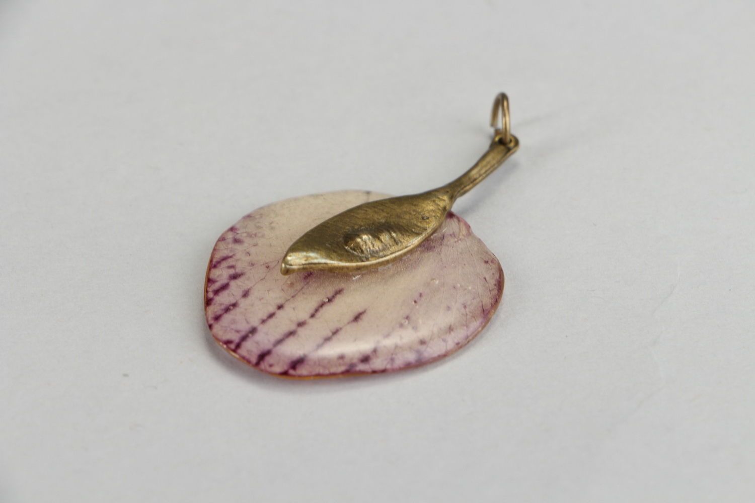 Pendant with natural orchid petal photo 2