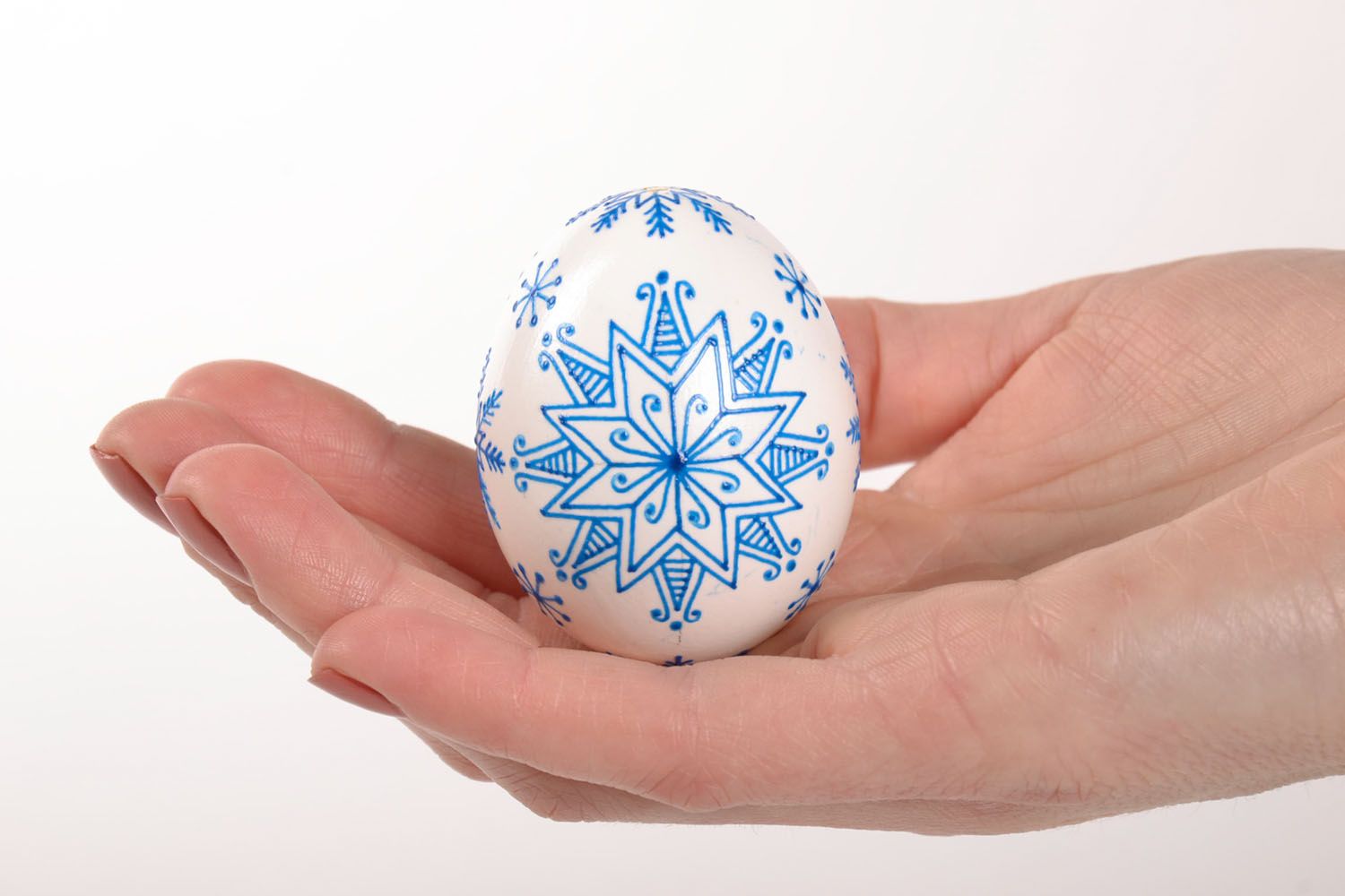Painted egg with winter pattern photo 5