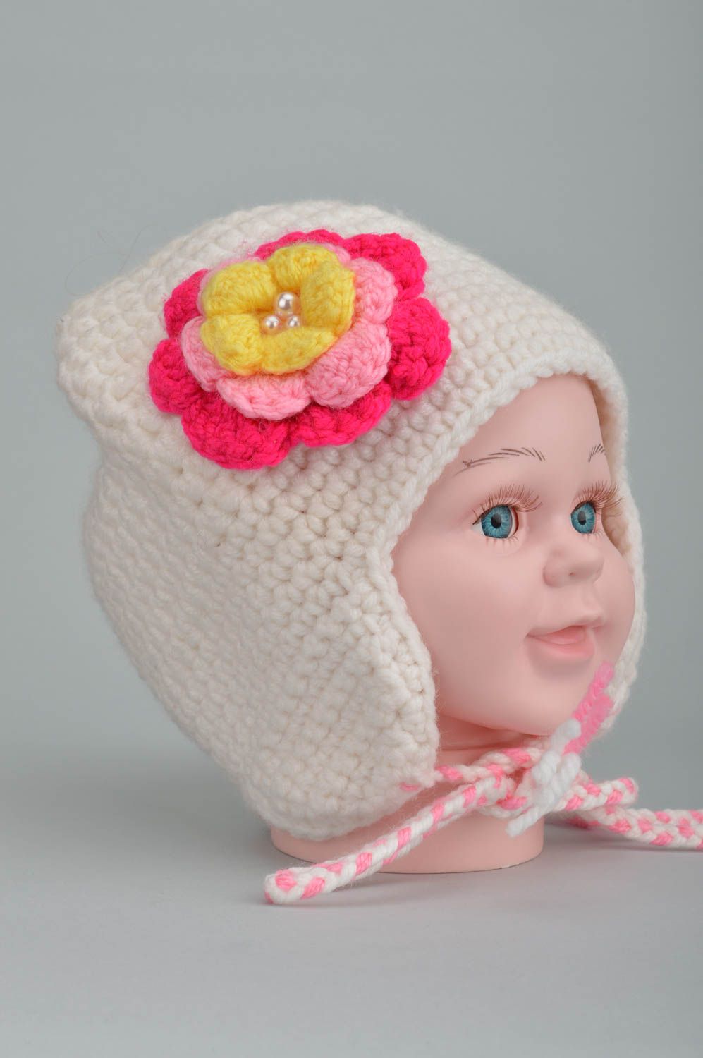 Bonnet tricoté pour bébé fait main au crochet blanc avec fleur pour fille photo 5