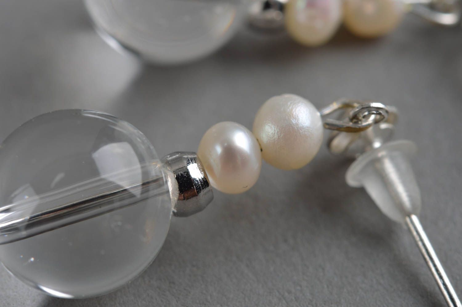 Orecchini di quarzo e perla di acqua fatti a mano accessorio originale da donna
 foto 4
