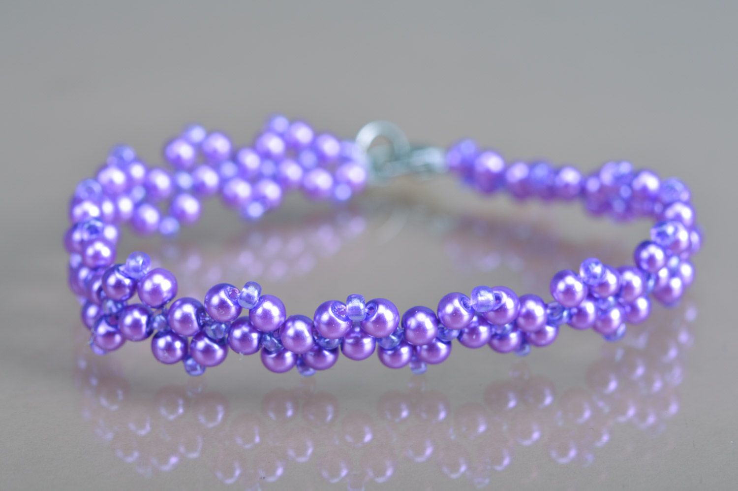Stylish beautiful handmade pearl bead bracelet of gentle lilac color photo 2