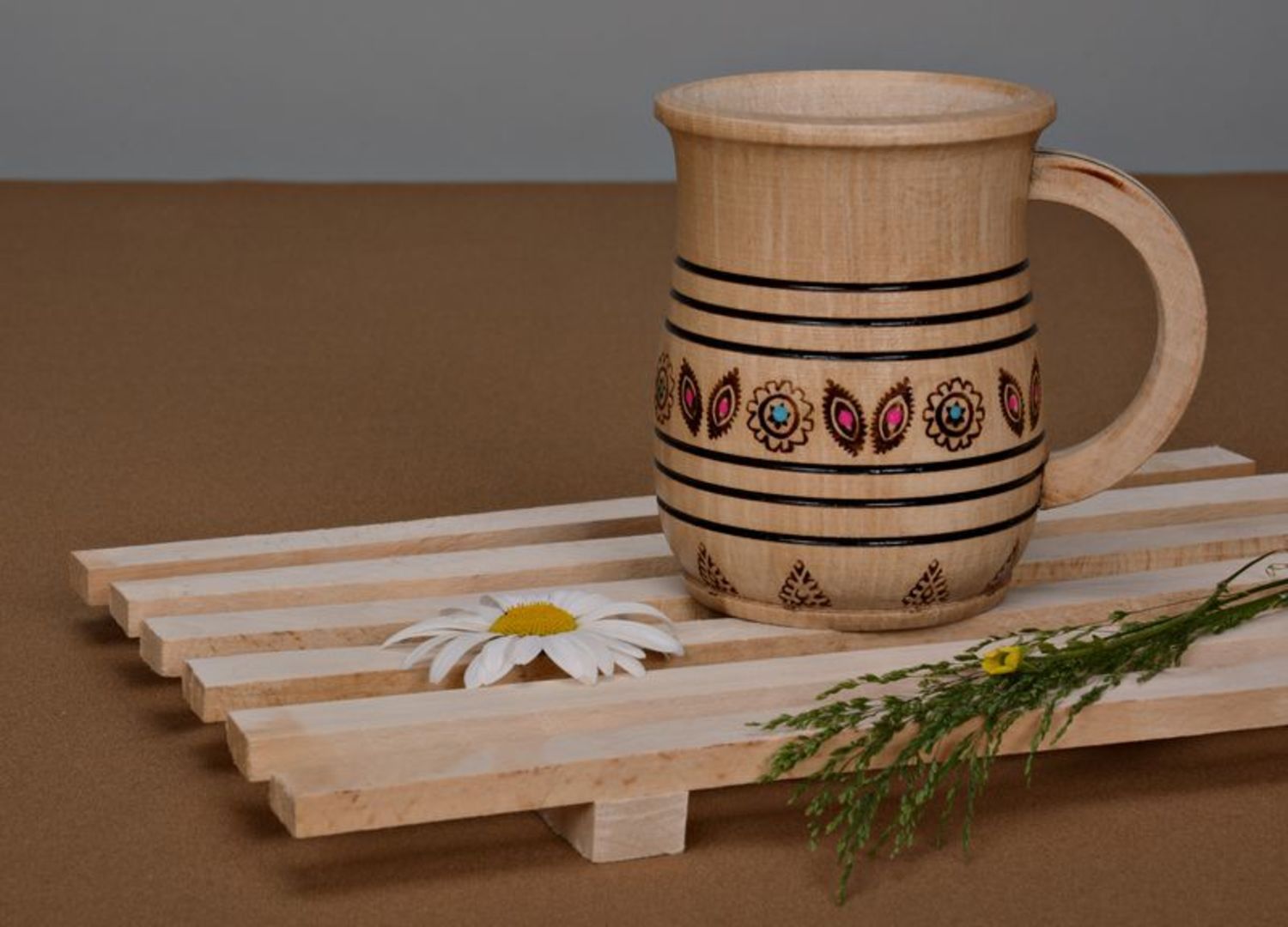 Decorative wooden mug photo 1