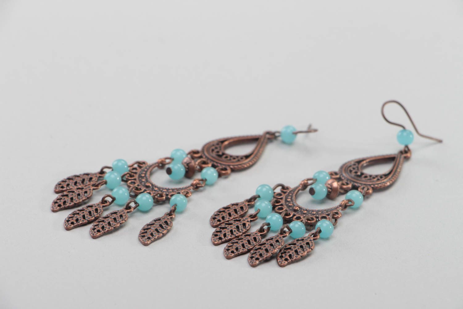 Lange leichte handliche handmade Ohrringe aus Kupfer und Glasperlen für Damen foto 3