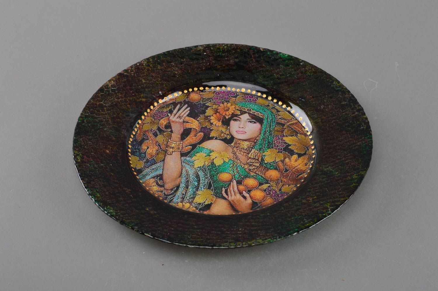 Круглая стеклянная тарелка в технике декупаж ручной работы декоративная Индия фото 1