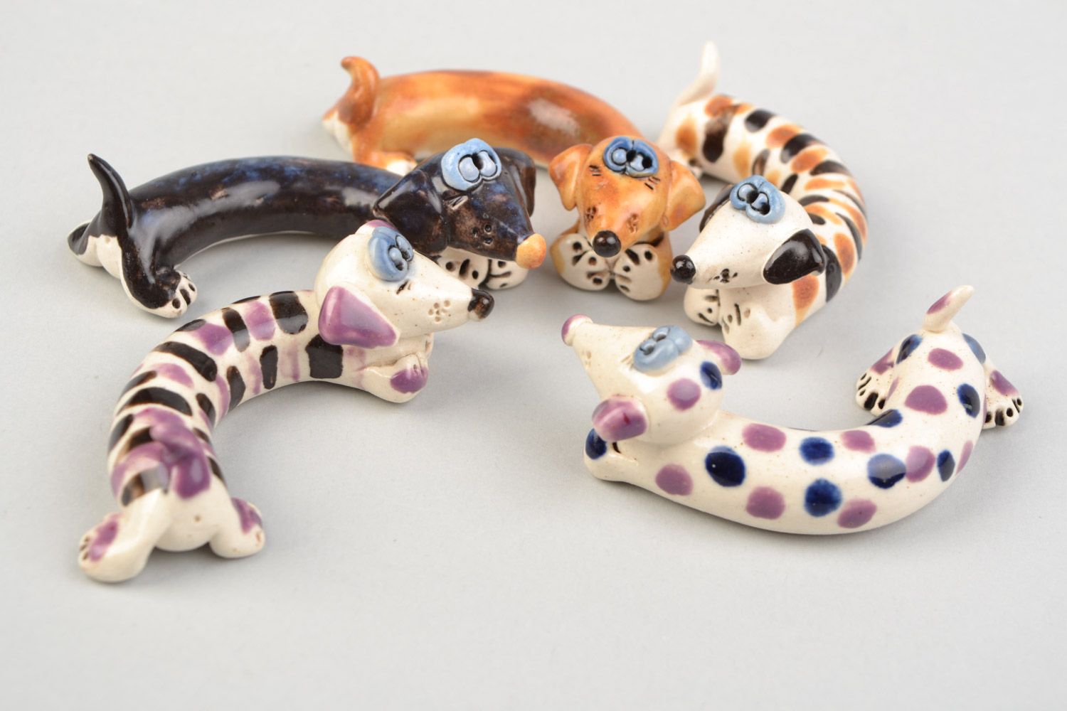 Conjunto de figuras de arcilla artesanales de animales bonitos multicolores   foto 3