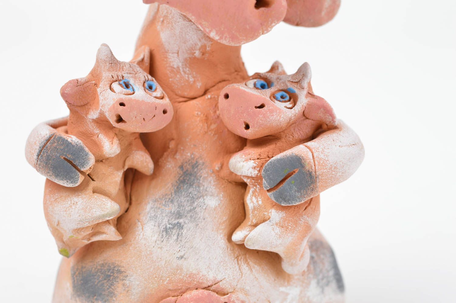 Статуэтка животного корова ручной работы статуэтка для декора фигурка из глины фото 3