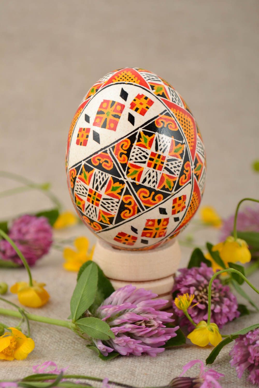Künstlerisches schönes bemaltes Osterei handmade mit Acrylfarben Bemalung foto 1