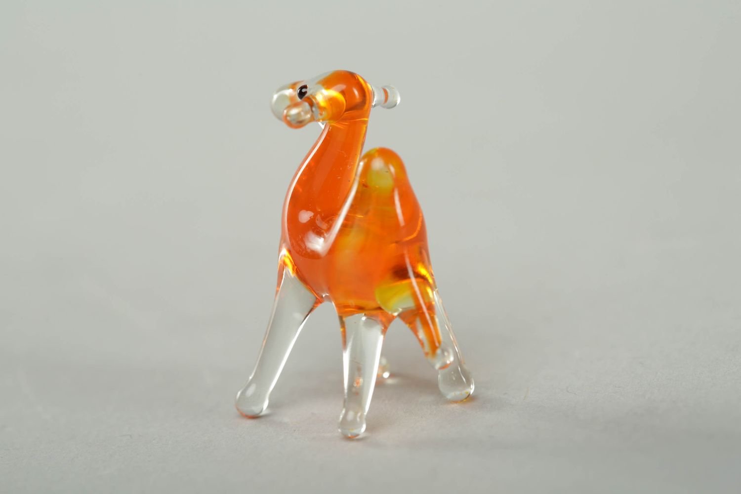 Фигурка из стекла в технике лэмпворк Верблюд фото 3
